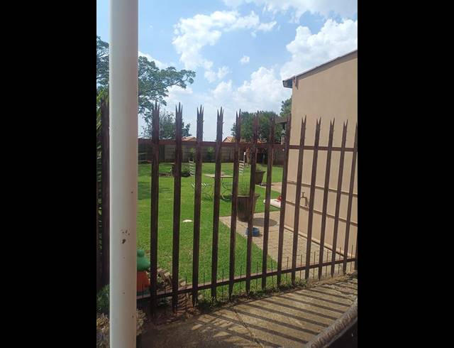 6 BEDROOM HOUSE FOR SALE IN RIVERSDALE
